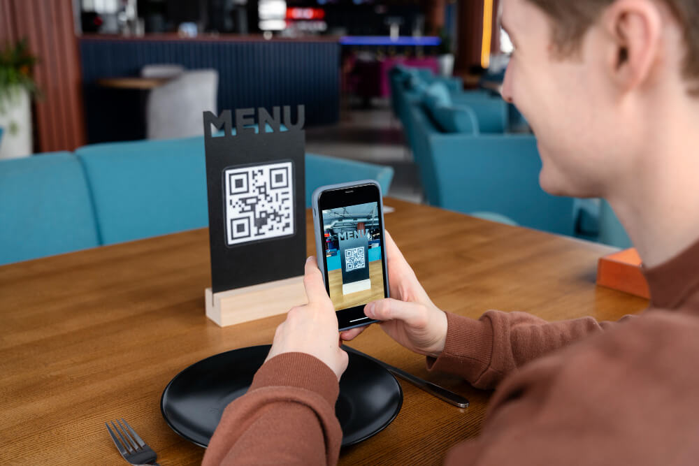 Home 2 Customer scans QR code to order using DineHubb restaurant software
